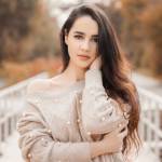Elena Flores