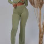 Tall Flared Hose fur große Frauen